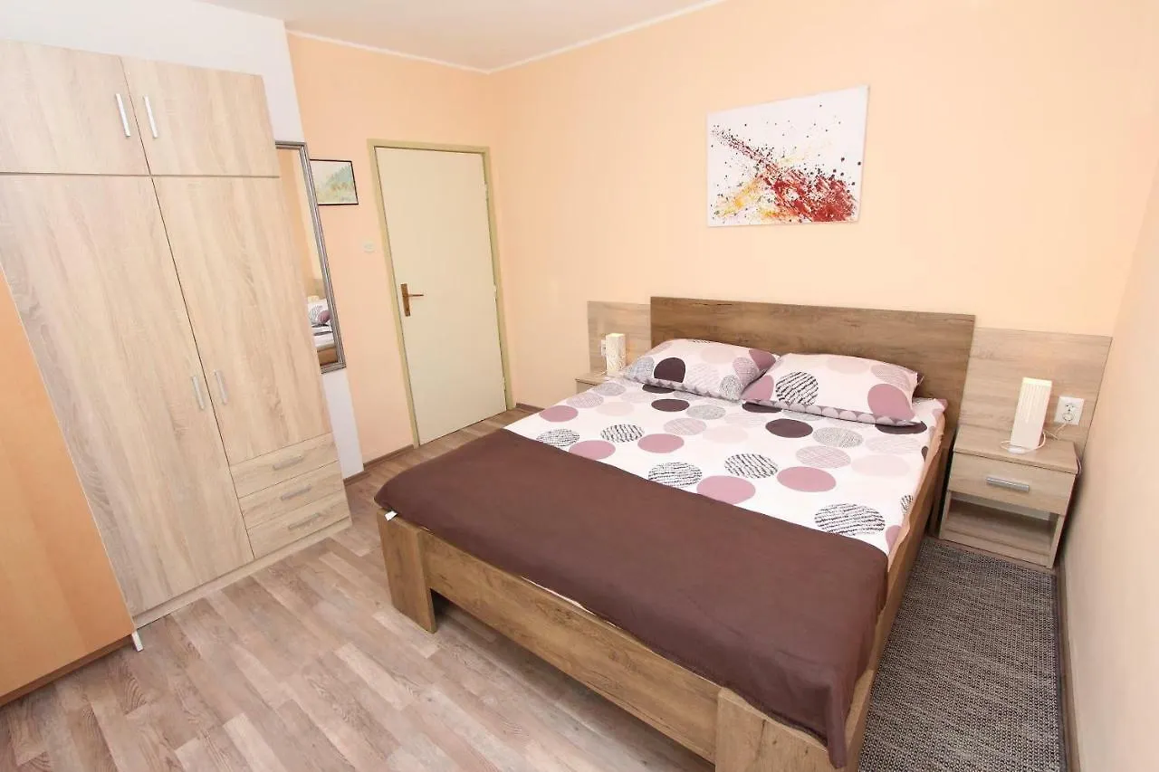 Apartments And Room Eva Rovinj Guest house