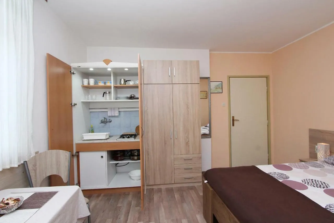 Apartments And Room Eva Croatia