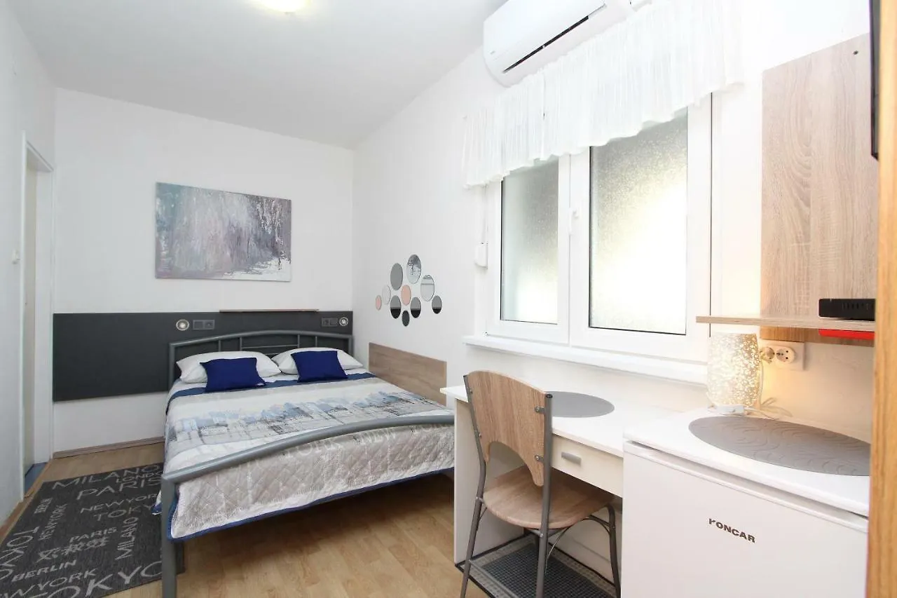 Gostinjska kuća Apartments And Room Eva